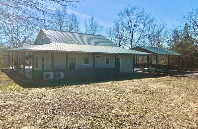Scenic and Private 3-bedroom farmhouse