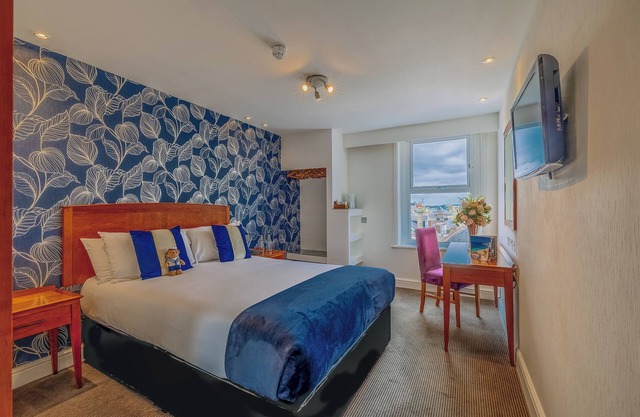Scenic Coastal Retreat Close to Southend Beach & Cliffs Pavilion