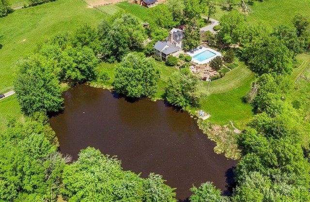 Scenic Cottage retreat at historic Buckskin manor