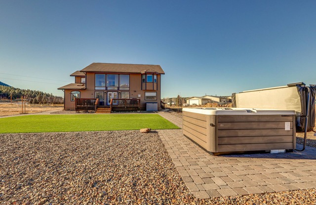 Scenic Flagstaff Home w/ Hot Tub & Mountain Views