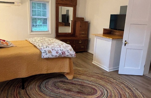 Scenic guest house in great location in Farmville, VA
