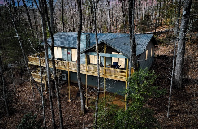 Scenic Home w/ Fire Pit & Sapphire Valley Perks!