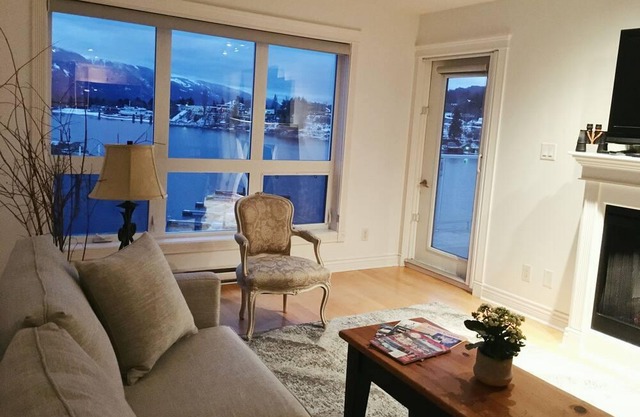 SCENIC LAKESIDE CONDO in KASLO, BC