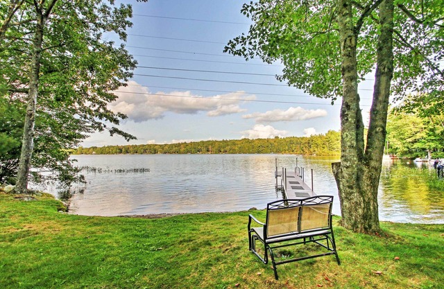 Lyman Home am Swan Pond mit großem Deck und 40-ft-Dock!