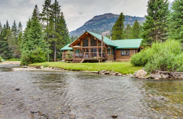 Scenic Montana Cabin Rental ~ 1 Mi to Yellowstone!