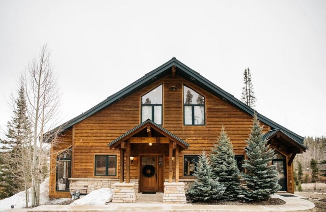 Scenic Mountain Retreat in Fraser