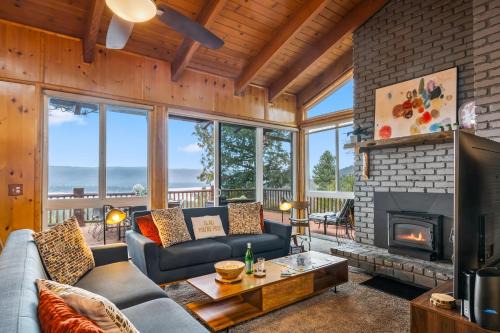 Scenic North Shore Stay w Games Near Snow Summit Lakeview Lodge by AvantStay