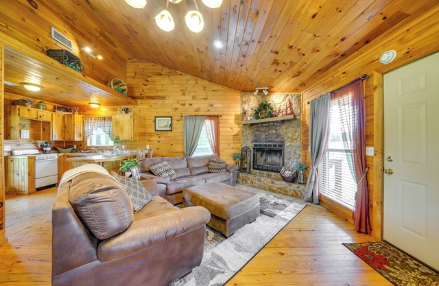 Scenic Oklahoma Studio Cabin on 80 Acres w/ Views!