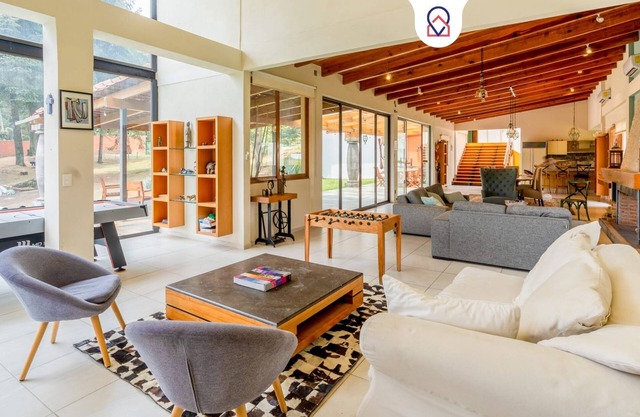 Scenic Paradise: Beautiful House in the Woods