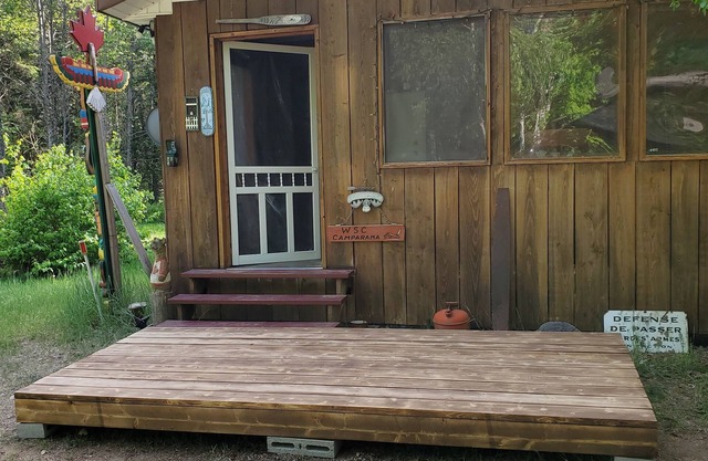 Scenic Rustic Off-Grid Cabin Retreat