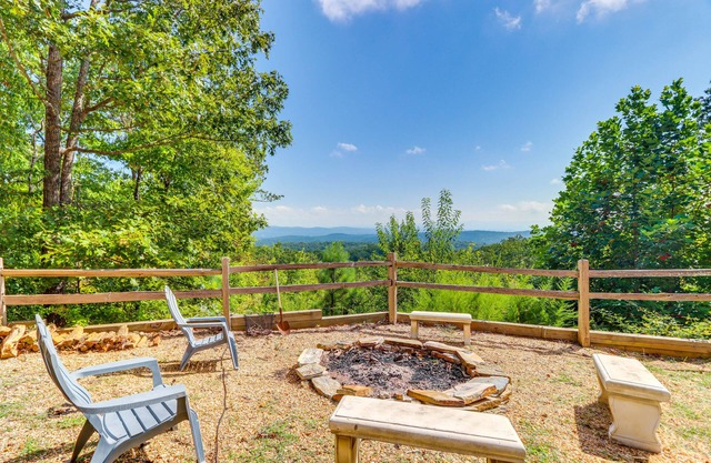 Scenic Talking Rock Creek Resort Home w/ Hot Tub