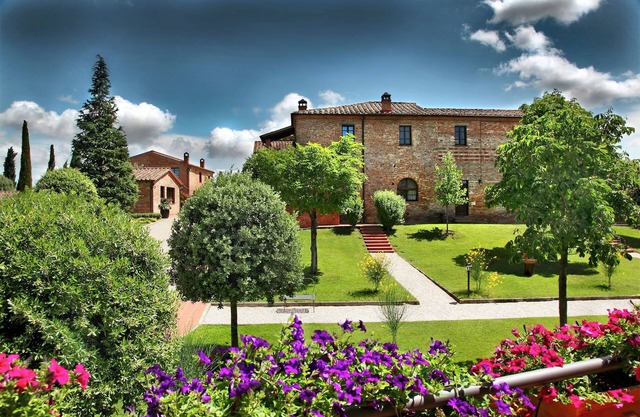 Herrenhaus in Montepulciano mit Pool