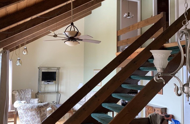 Scenic views, close to amenities!