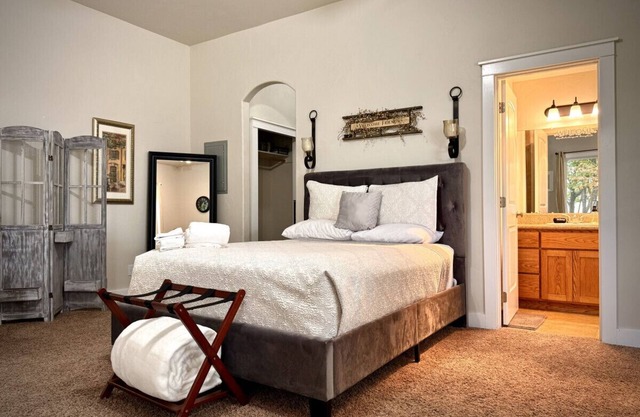 Scenic Views Casita 1 - Cozy Studio for 2, Local Golfing 50% Off!