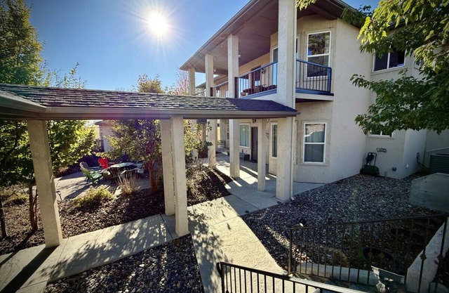 Scenic Views Home, Gorgeous Views! 4 Bdrm, 4 Bath, Local Golfing 50% Off!