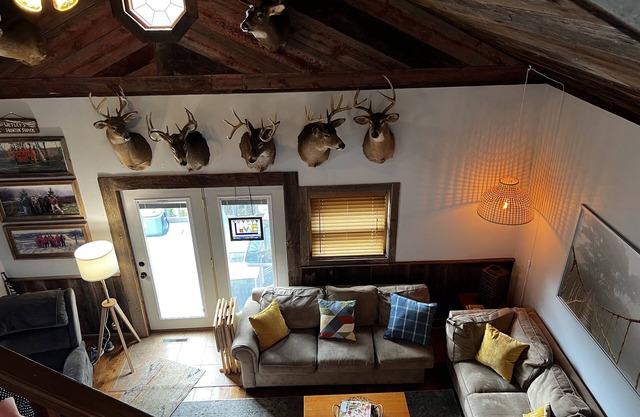 Country Family Cabin located on the hillside of 20 acres. Close to Dells area