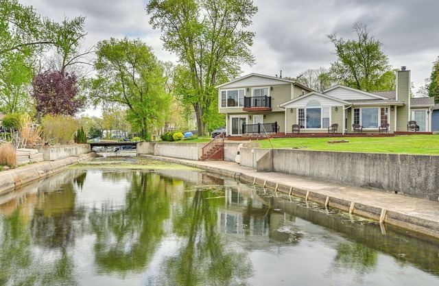 Scenic Views: Spacious Webster Lake House!