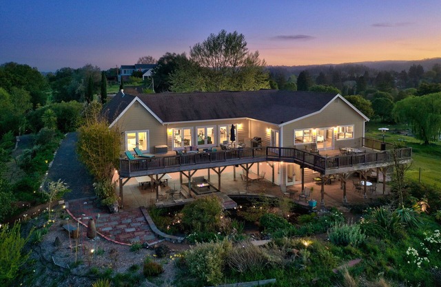 Scenic Vista House Overlooking Russian River Valley