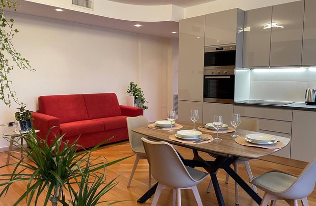Scent of Helichrysum - Panoramic 6th Floor Flat, Bright, New & Well Connected