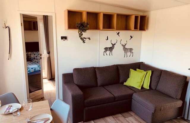 Schönes Tinyhaus mit Küche und Terrasse