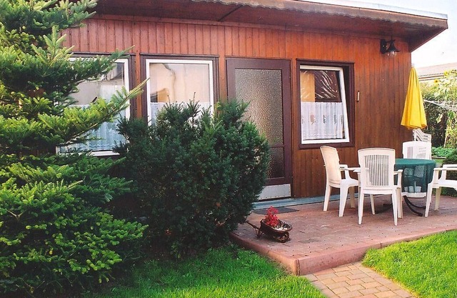 Schöner, im Grünen gelegener Bungalow in Zirkow für 2-3 Personen