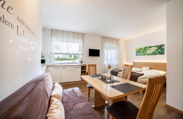 Schnitzer Ferienwohnung Holunder