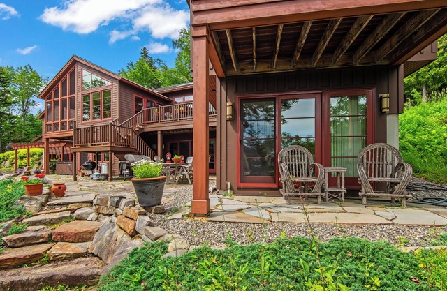 Schoolmarm Rock - 450' of private waterfront on Rangeley Lake