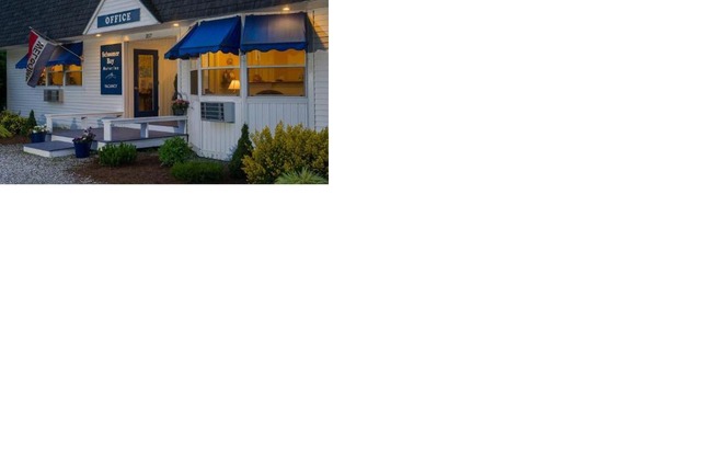 Schooner Bay Motor Inn