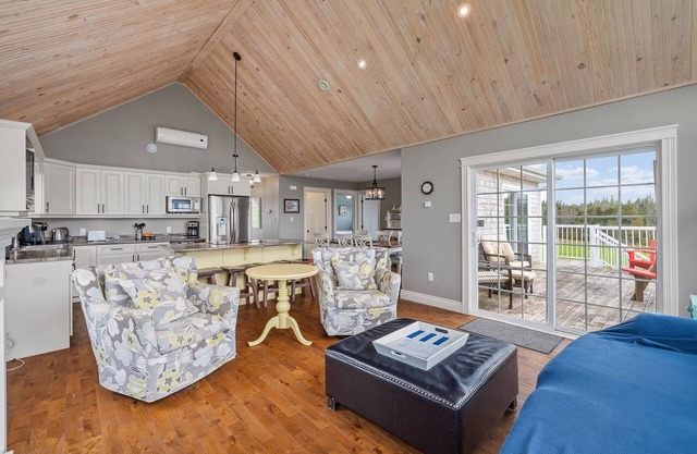 Schooner's Deck - Family friendly 4-bedroom home