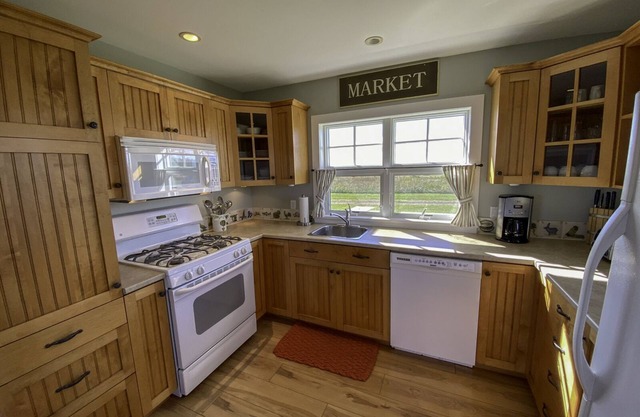 Schooner Watch - ocean view for miles, private acreage, minutes to sandy beach