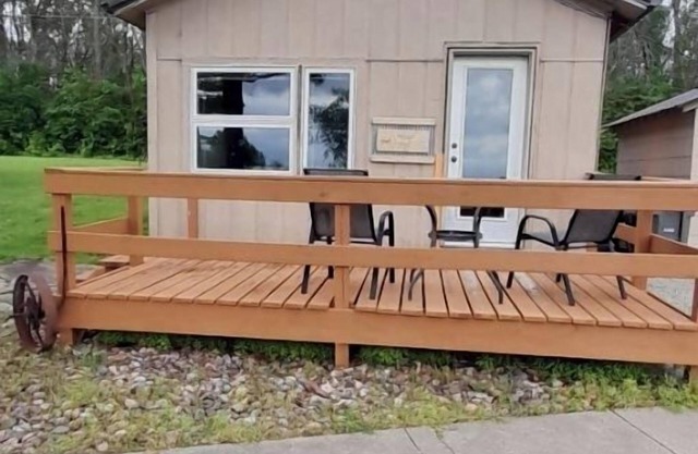 Schuster Fox River Resort - Flathead Cabin