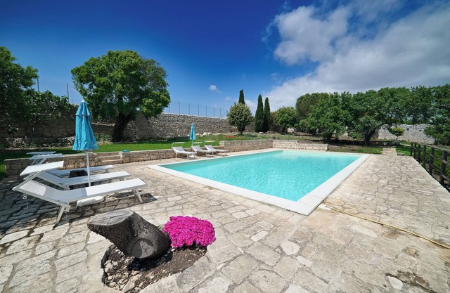 Scifazzo, ancient Sicilian villa with pool