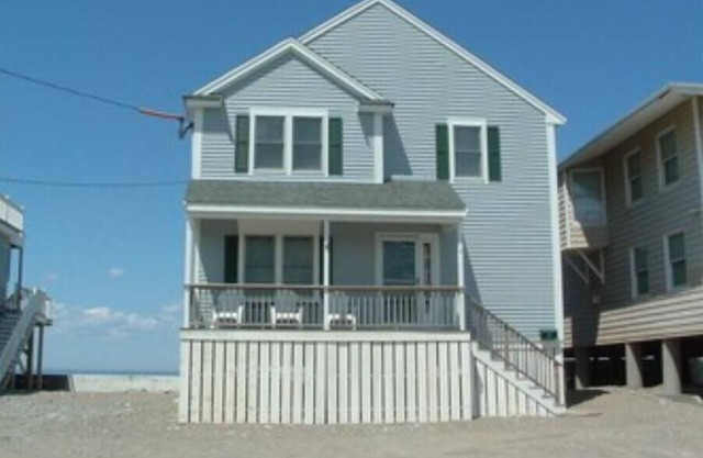SCITUATE Beach Front huge 4 bedroom 2 bath. Amazing views sleeps 13. NEW!!