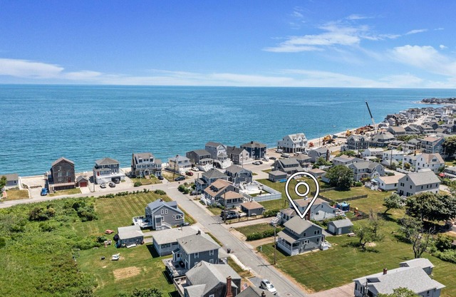 Scituate Seaside Escape – Sleeps 8, Walk to Beach