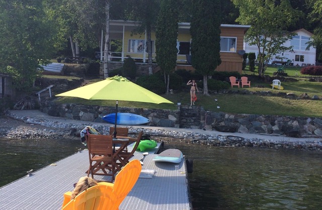 Scotch Creek Waterfront Cottage