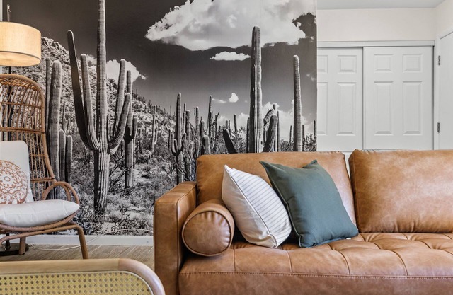 Scott Pad - Remodeled space, centrally located, large pool!