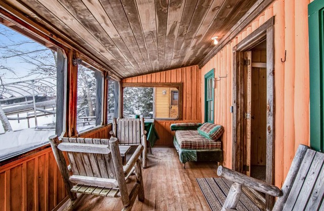 Scott's Twin Lakes Resort - Cabin 4