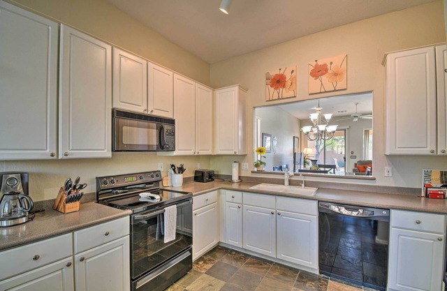 NEW! Scottsdale Oasis w/ Spa & Grill: 3 Mi to Golf