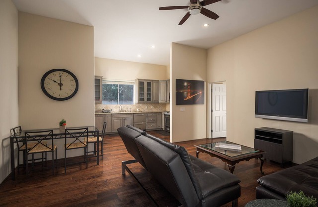 Scottsdale PV Huge Guest House, fully livable, with a private basketball court
