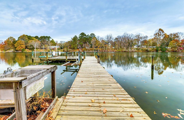 Screened Patio, Deck & Grill: Saint Inigoes Home!