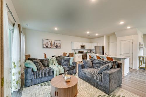 Screened Patio Townhome 3 Mi to Dtwn Wilson!