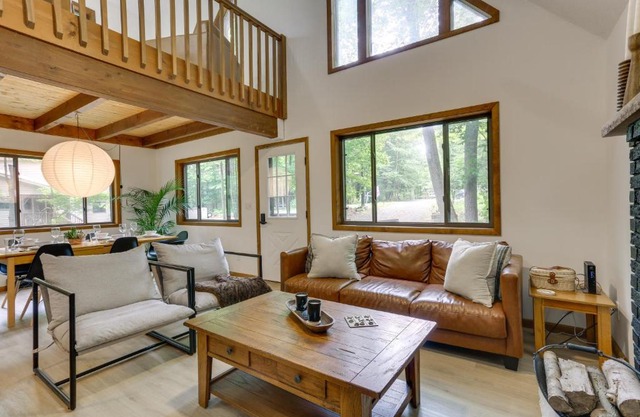 Screened Porch and Grill Lake Ariel Vacation Rental