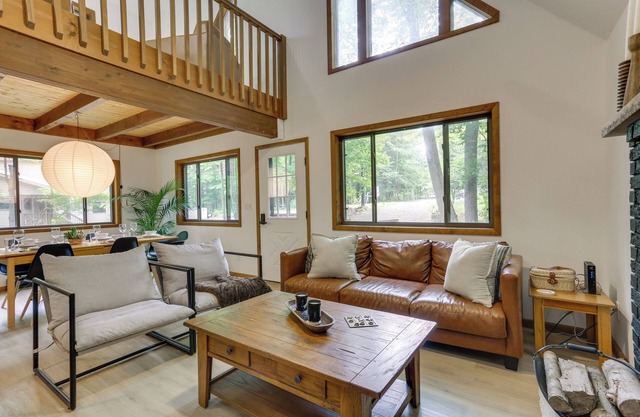 Screened Porch & Grill: Lake Ariel Vacation Rental