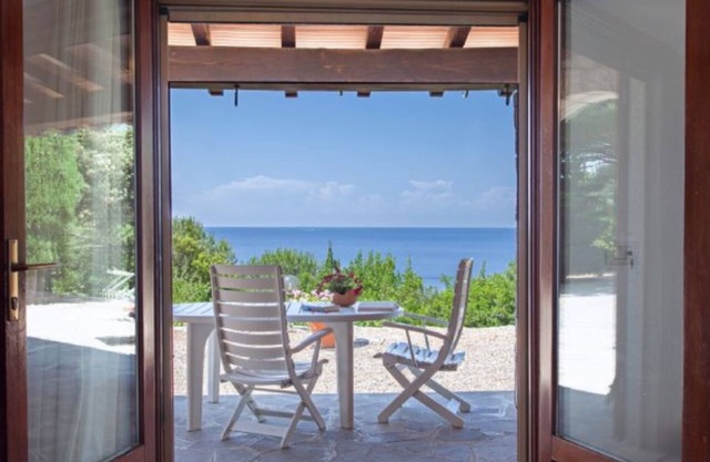 In einer einzigartigen, ruhigen Lage mit Blick auf das Meer. 3 + 1 Person, Meer 80 mt.
