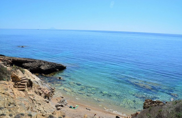 In einer einzigartigen Position, ruhig, mit Blick auf das Meer. 6 Betten. Meer 80-100 mt. ca