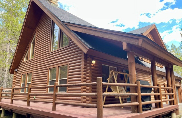 Scruffy Bear Lodge on Bills Island near Yellowstone-Lake access/pines/ATV trails
