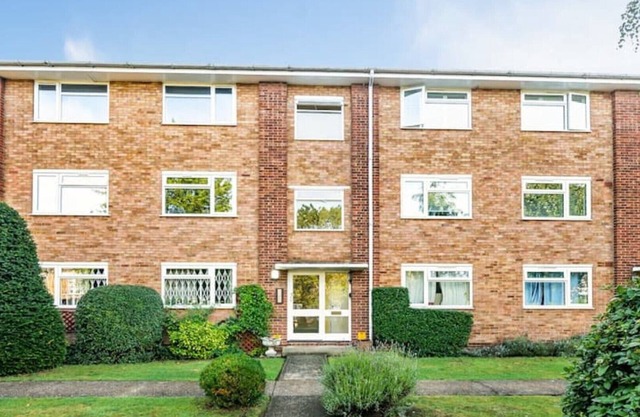 SE London pad (free parking)