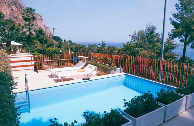 Sea apartment & pool 2