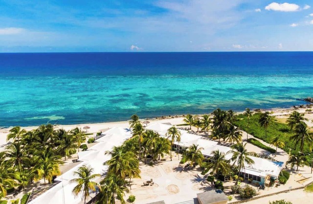 Ein perfekter Rückzugsort - weißer Sandstrand, warmes Wasser der Karibik! Von CaymanVacation