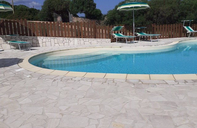 Sea breeze apartment with swimming pool and sea view, air conditioning,